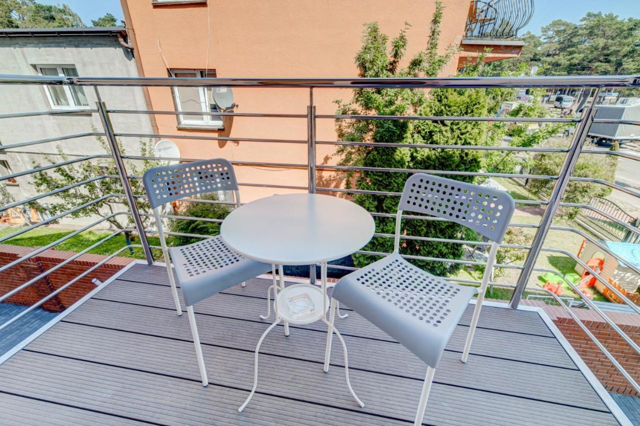 Pod Winogronem - Apartamenty Z Basenem I Wyzywieniem Pobierowo Exteriör bild