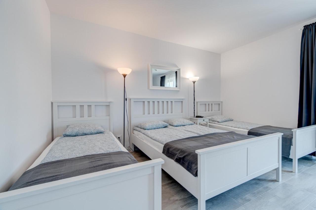 Pod Winogronem - Apartamenty Z Basenem I Wyzywieniem Pobierowo Exteriör bild