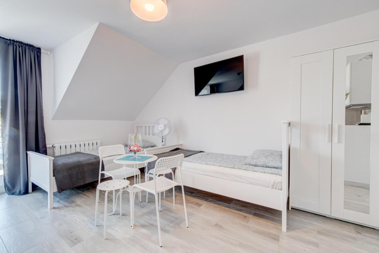 Pod Winogronem - Apartamenty Z Basenem I Wyzywieniem Pobierowo Exteriör bild