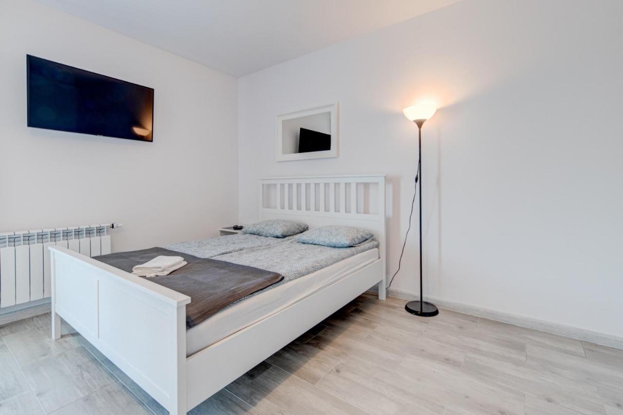 Pod Winogronem - Apartamenty Z Basenem I Wyzywieniem Pobierowo Exteriör bild