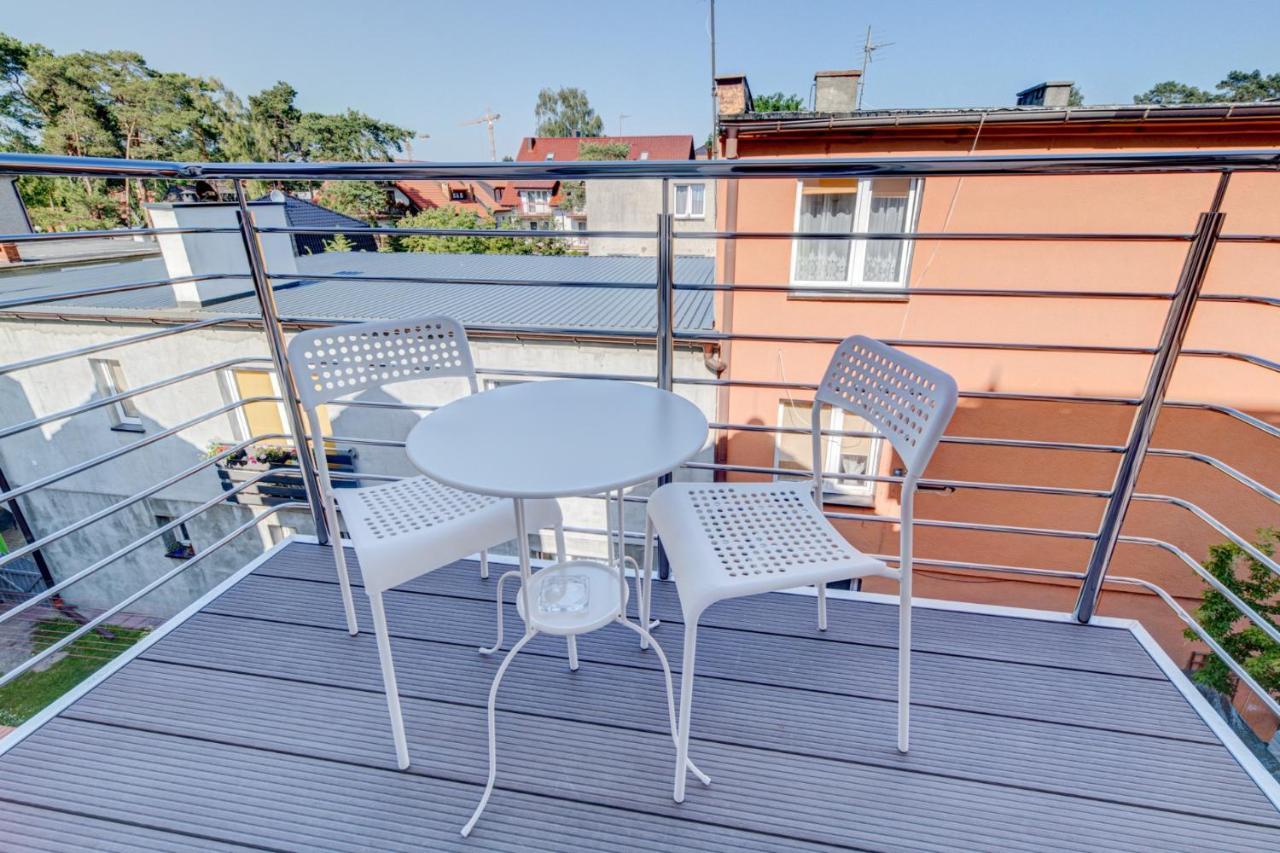 Pod Winogronem - Apartamenty Z Basenem I Wyzywieniem Pobierowo Exteriör bild