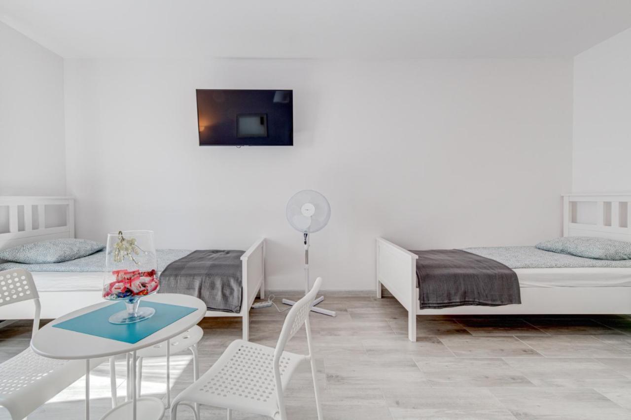 Pod Winogronem - Apartamenty Z Basenem I Wyzywieniem Pobierowo Exteriör bild