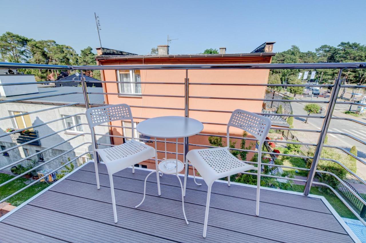 Pod Winogronem - Apartamenty Z Basenem I Wyzywieniem Pobierowo Exteriör bild