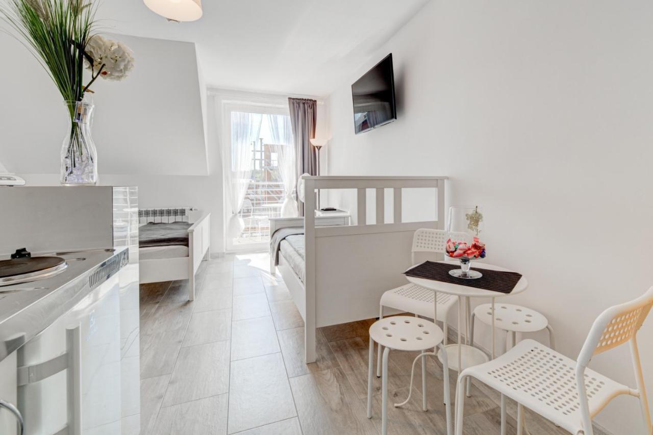 Pod Winogronem - Apartamenty Z Basenem I Wyzywieniem Pobierowo Exteriör bild