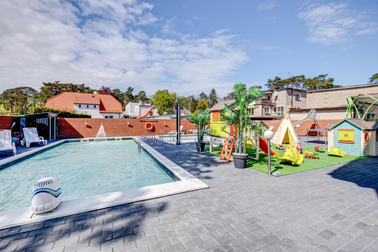 Pod Winogronem - Apartamenty Z Basenem I Wyzywieniem Pobierowo Exteriör bild