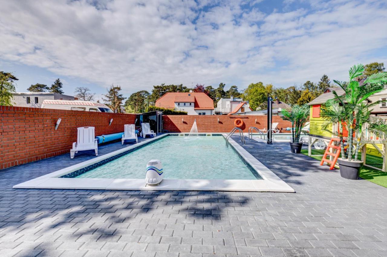 Pod Winogronem - Apartamenty Z Basenem I Wyzywieniem Pobierowo Exteriör bild